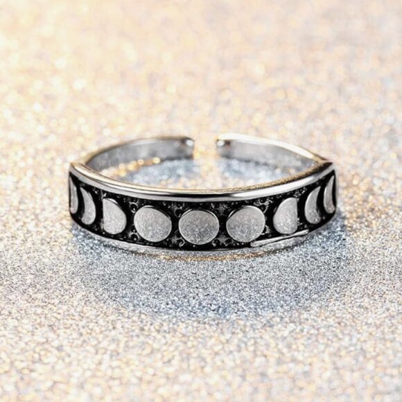 “Phases of Life” Moon Phase NightSky Engraved Ring - Picture 3 of 6